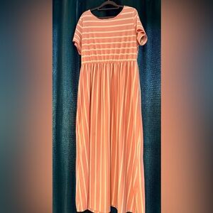 Pink Short Sleeve Maxi Dress with Pockets!